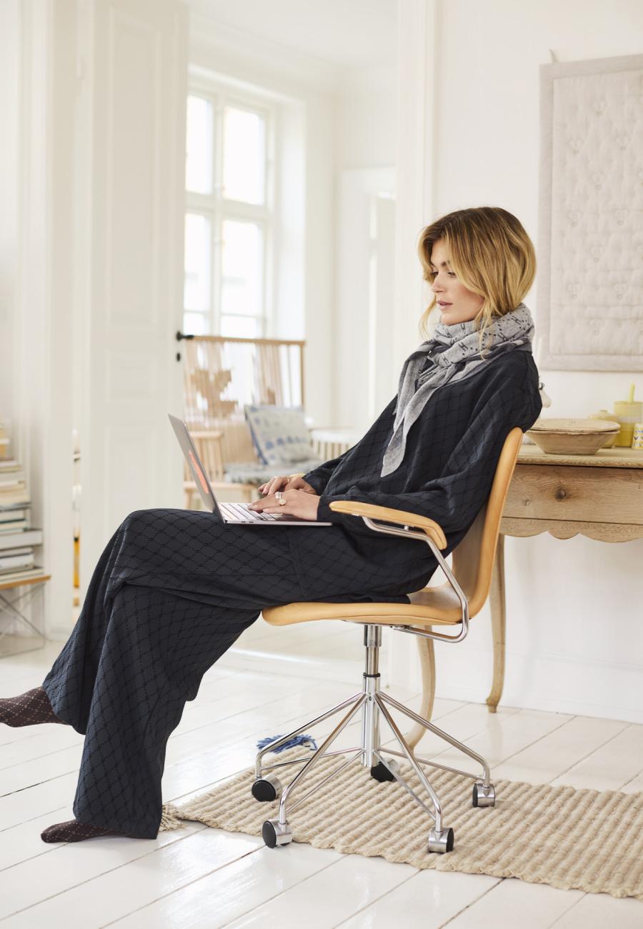 Logo Scarf - Grey -Hype the Detail